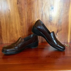 Clarks Women’s size 10 Brown loafers
